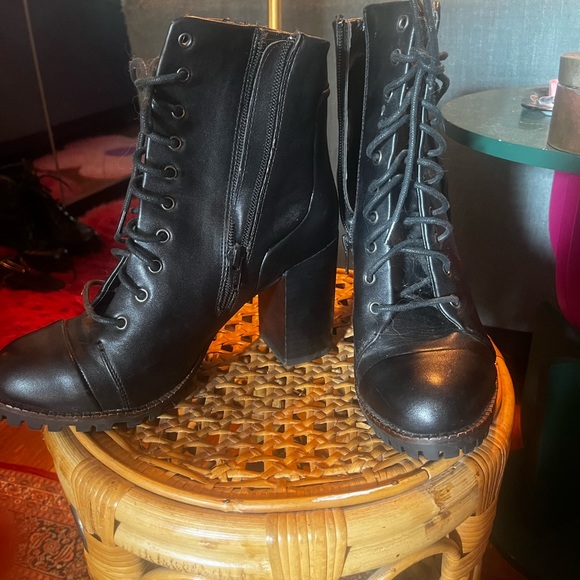 Lace Up High Heeled Combat Boot (black 7) - Picture 7 of 7